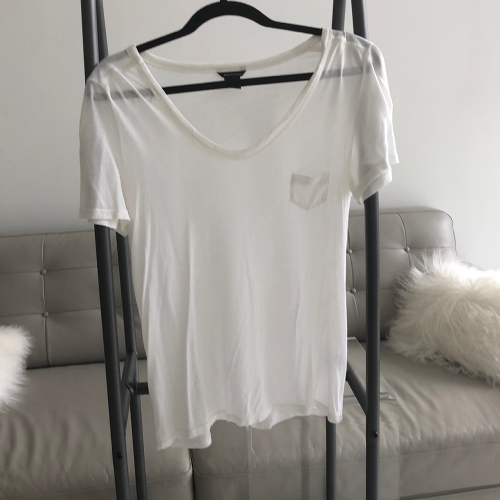White t shirt with pocket